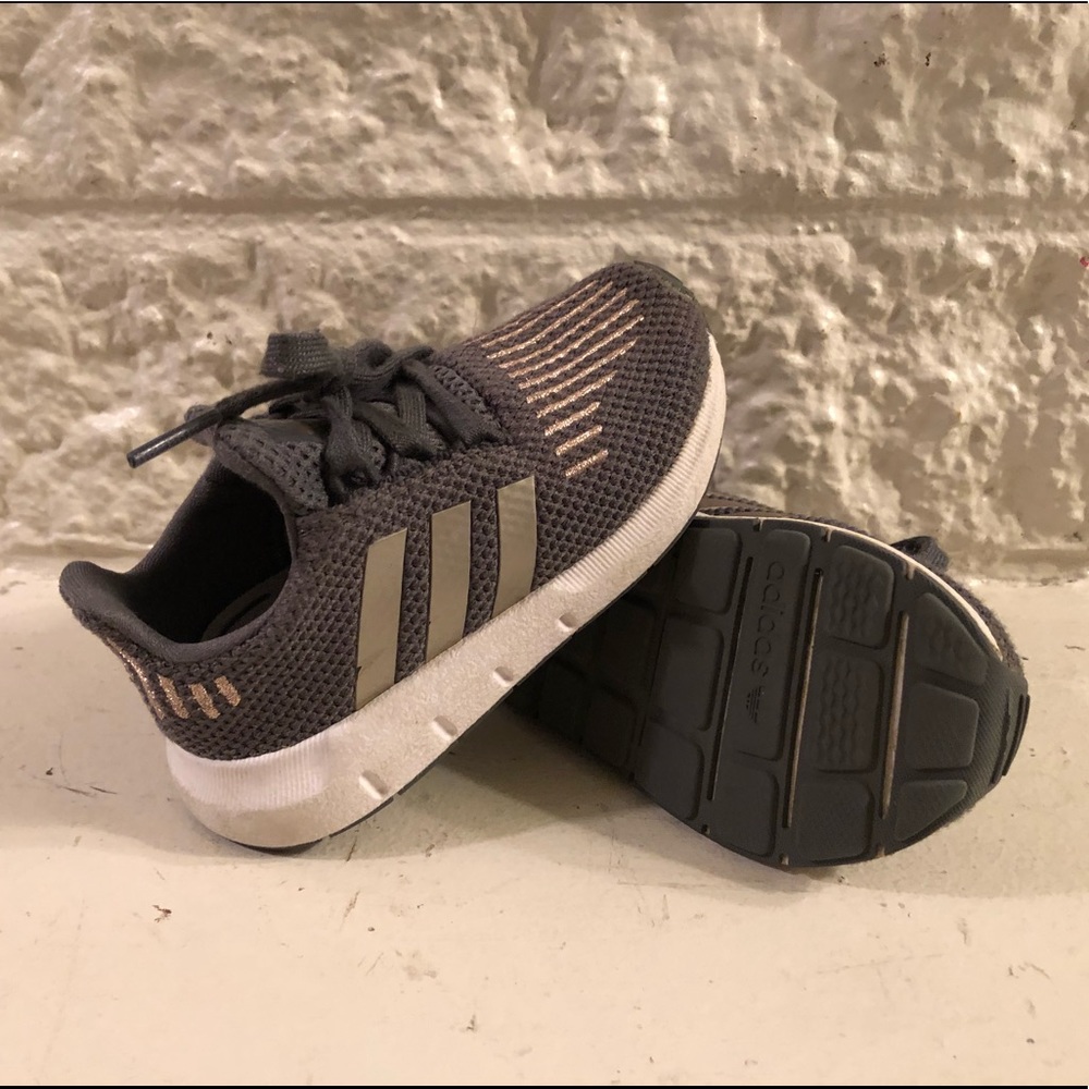 Kid’s Adidas Swift Run I - Size 6K